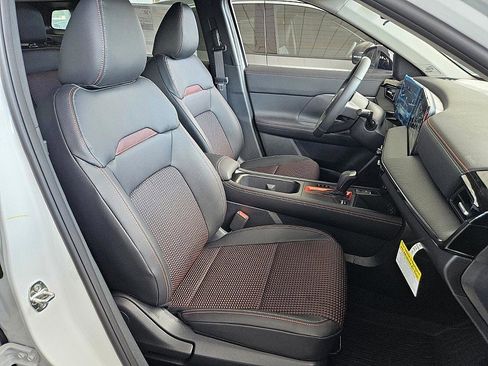 New 2026 Nissan Kicks SR w/ Cold Weather Package image 17