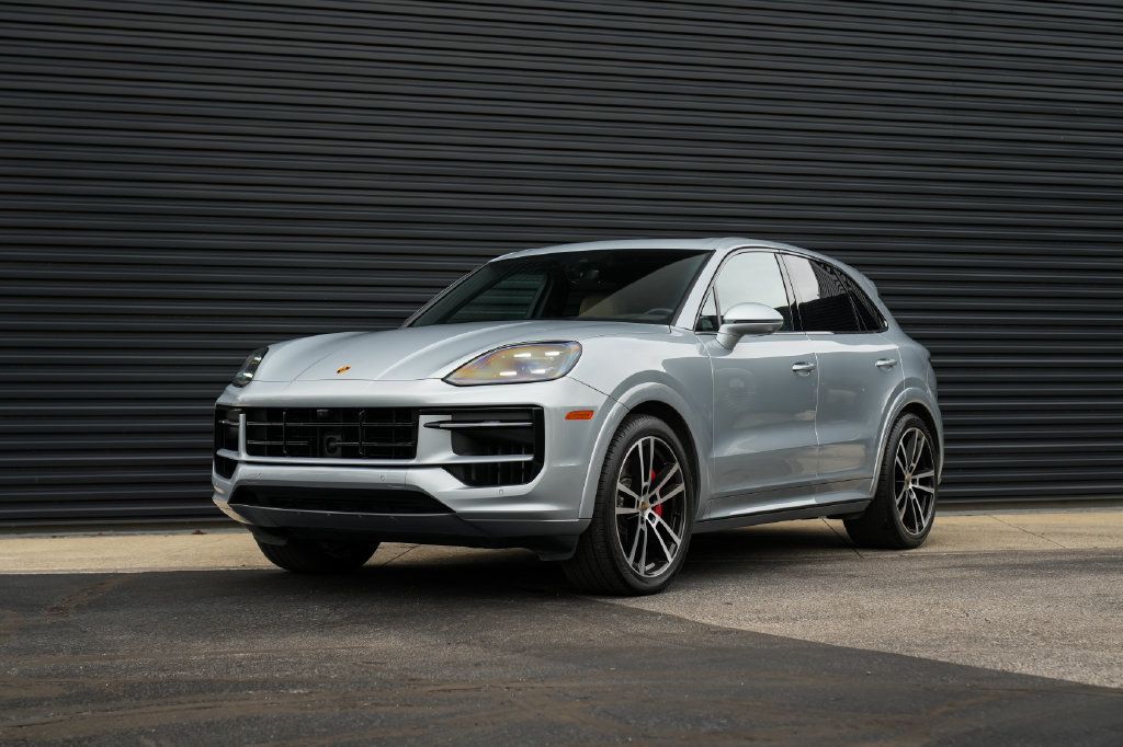Certified 2024 Porsche Cayenne S AWD/4WD image 1