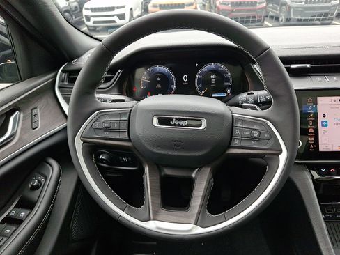 New 2026 Jeep Grand Cherokee Limited w/ Luxury Tech Group II AWD/4WD image 14