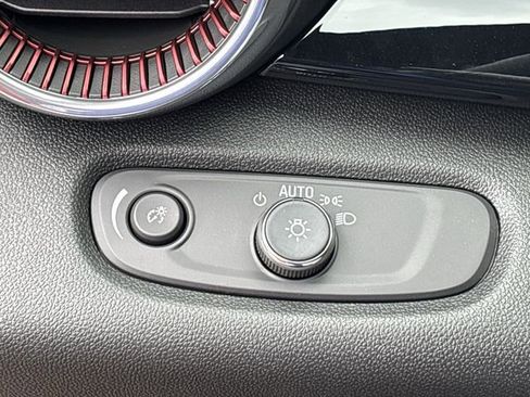 New 2026 Chevrolet Trax RS w/ Sunroof Package FWD image 21