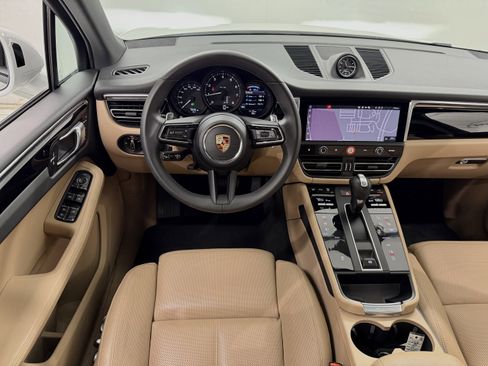 Certified 2025 Porsche Macan AWD/4WD image 25