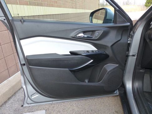 Used 2025 Chevrolet Trax LT w/ Driver Confidence Package image 24