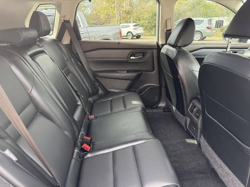 Used 2023 Nissan Rogue SV w/ SV Premium B Package image 9