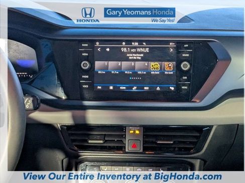 Used 2023 Volkswagen Taos SE FWD image 17