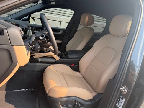 Certified 2026 Porsche Cayenne AWD/4WD image 5