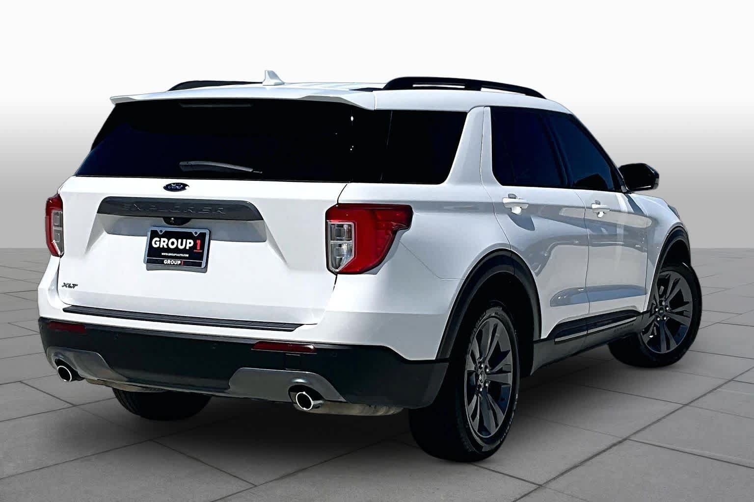 Used 2024 Ford Explorer XLT w/ Equipment Group 202A RWD image 12