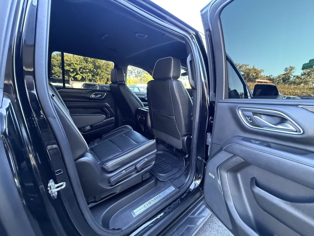 Used 2022 Chevrolet Suburban Premier AWD/4WD image 20
