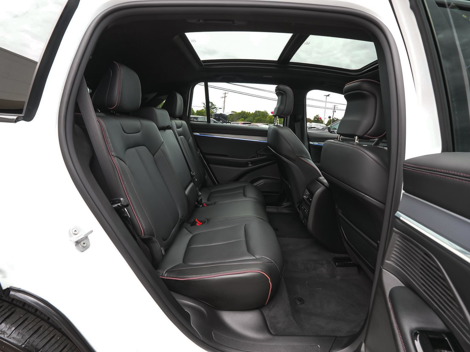 Used 2024 Jeep Wagoneer Launch Edition AWD/4WD image 40