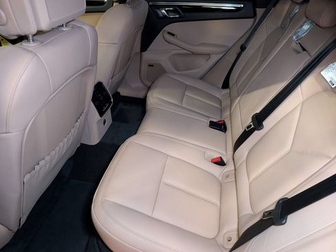 Certified 2026 Porsche Macan AWD/4WD image 27