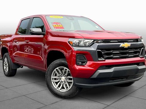 Used 2024 Chevrolet Colorado LT w/ LT Convenience Package image 2