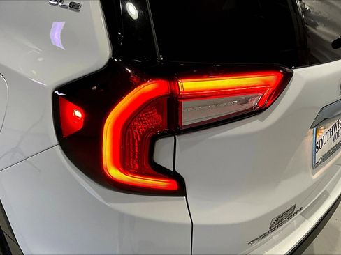 Used 2024 GMC Terrain SLE FWD image 23