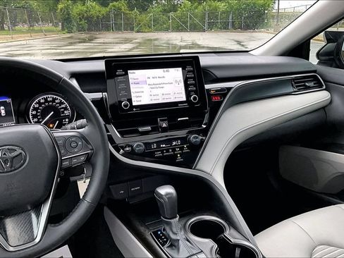 Used 2024 Toyota Camry SE FWD image 6