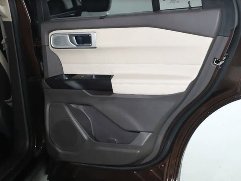Used 2020 Ford Explorer Platinum w/ Premium Technology Package AWD/4WD image 34