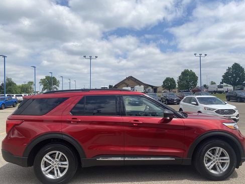 Used 2021 Ford Explorer XLT w/ Equipment Group 202A AWD/4WD image 5