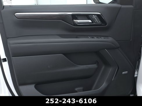 Used 2025 Chevrolet Suburban Z71 w/ Z71 Off-Road Package AWD/4WD image 31