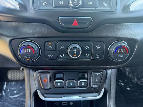 Used 2020 GMC Terrain SLE w/ Driver Convenience Package image 25