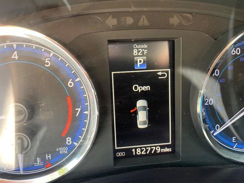Used 2019 Toyota Corolla SE FWD image 36