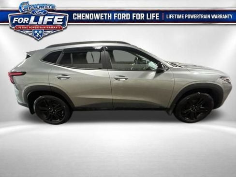 Used 2024 Chevrolet Trax ACTIV w/ Sunroof Package FWD image 6