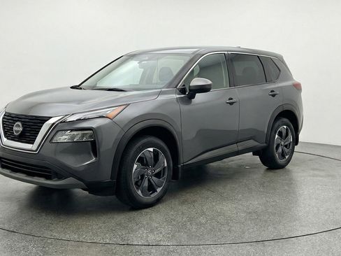 Used 2025 Nissan Rogue SV image 3