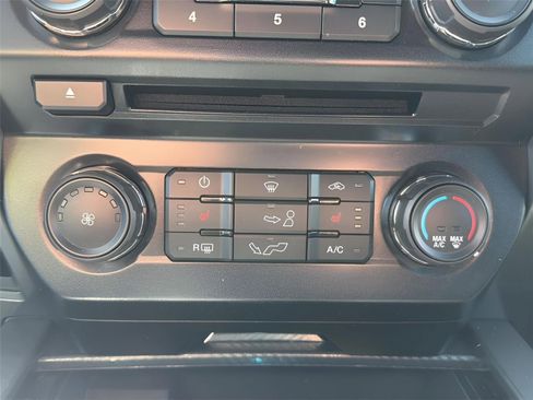 Used 2018 Ford F150 XLT w/ Equipment Group 302A Luxury AWD/4WD image 23