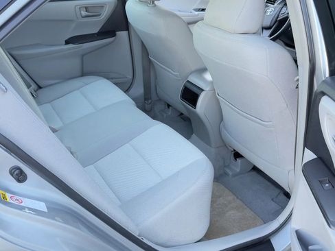 Used 2016 Toyota Camry LE FWD image 12