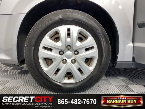 Used 2016 Dodge Grand Caravan American Value Package FWD image 9