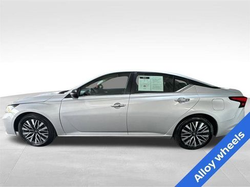 Used 2024 Nissan Altima 2.5 SV FWD image 8