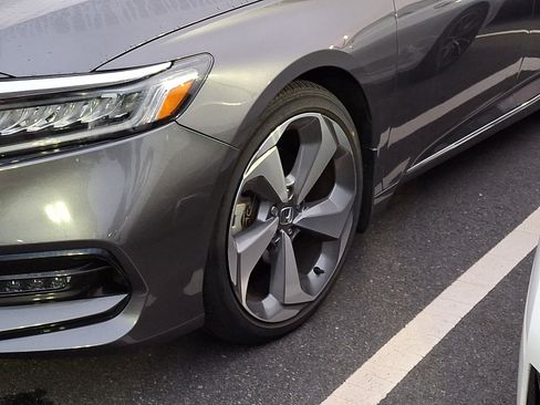 Used 2018 Honda Accord Touring image 6