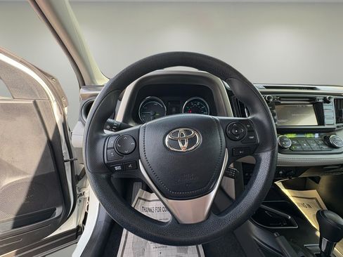 Used 2018 Toyota RAV4 LE Plus image 23