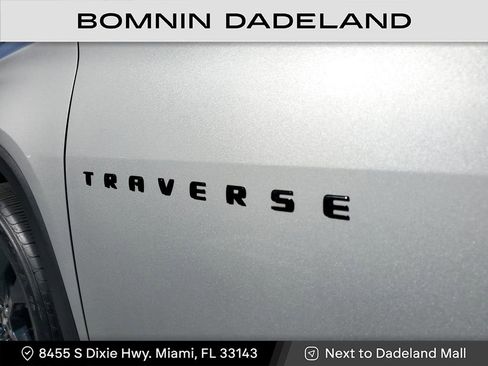 Used 2021 Chevrolet Traverse RS image 9