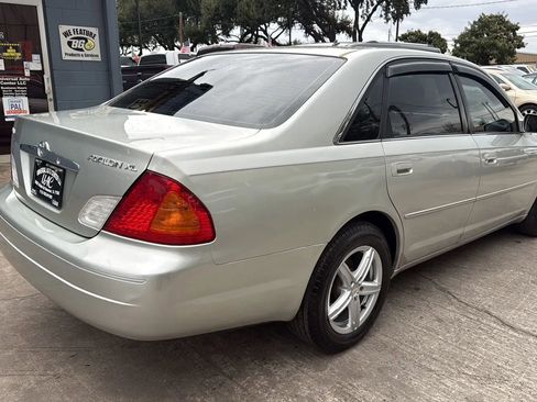 Used 2000 Toyota Avalon XL image 7