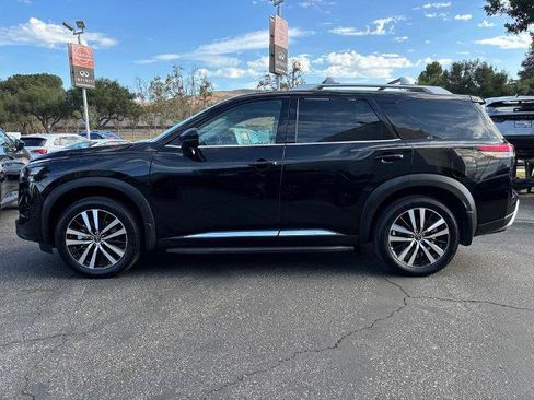 Certified 2025 Nissan Pathfinder Platinum w/ Cargo Package FWD image 7
