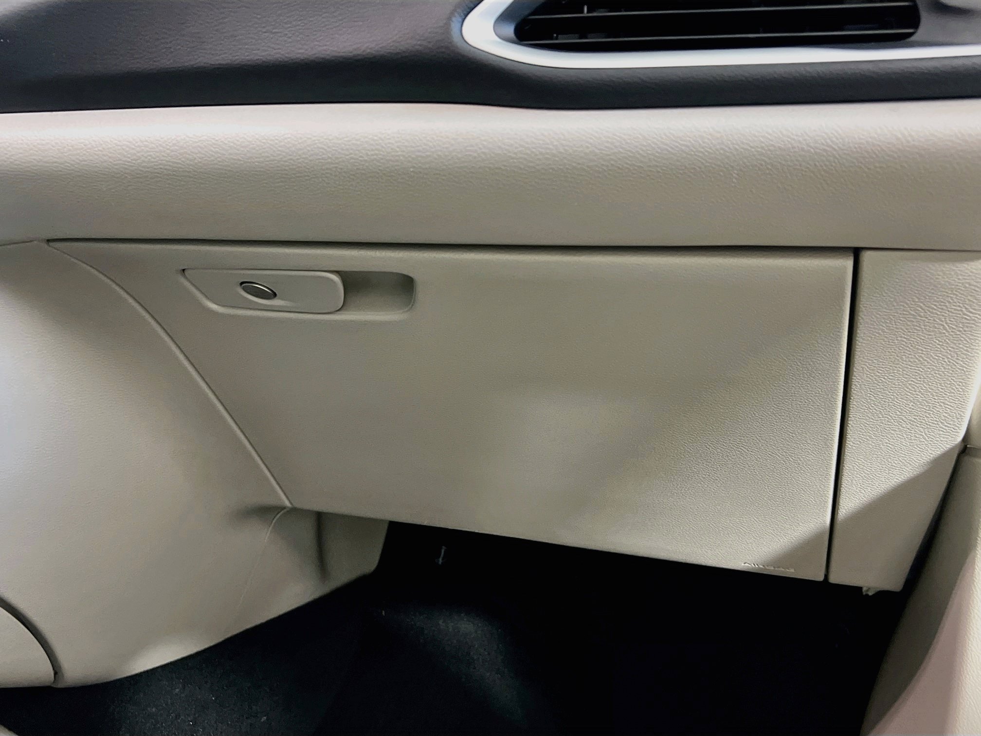Used 2023 Chrysler Pacifica Touring-L FWD image 32