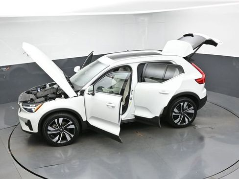Used 2024 Volvo XC40 B5 Plus w/ Protection Package Premier AWD/4WD image 48