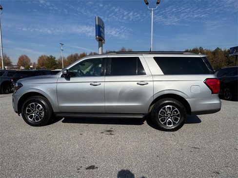 Used 2024 Ford Expedition Max XLT image 6