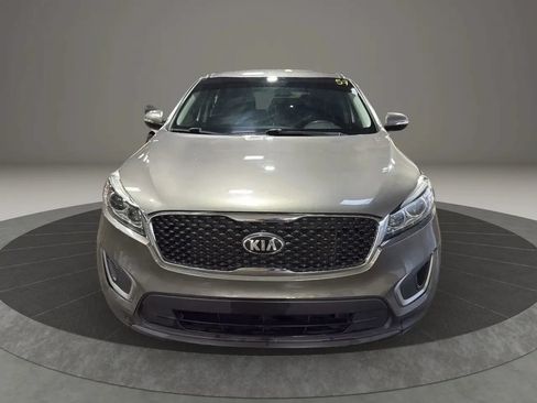 Used 2017 Kia Sorento L FWD image 2