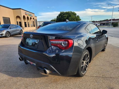 Used 2017 Toyota 86 RWD image 3