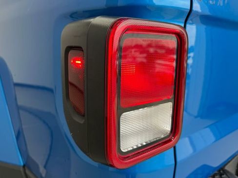 Used 2022 Jeep Gladiator Willys image 31