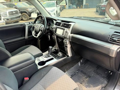 Used 2018 Toyota 4Runner SR5 AWD/4WD image 21