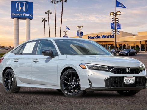 Used 2025 Honda Civic Sport image 2