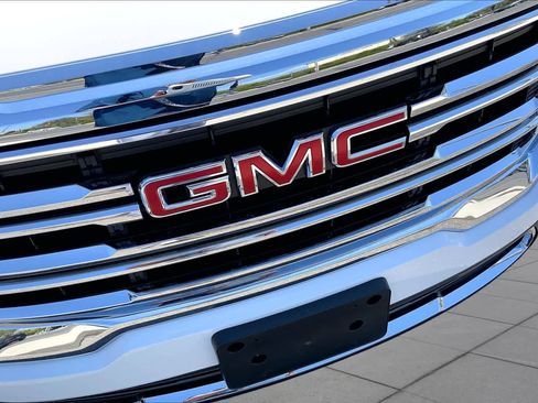 Used 2023 GMC Acadia SLT AWD/4WD image 32