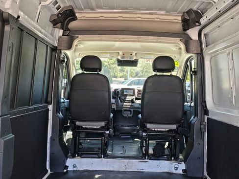 Used 2025 RAM ProMaster 2500 w/ Convenience Group image 32