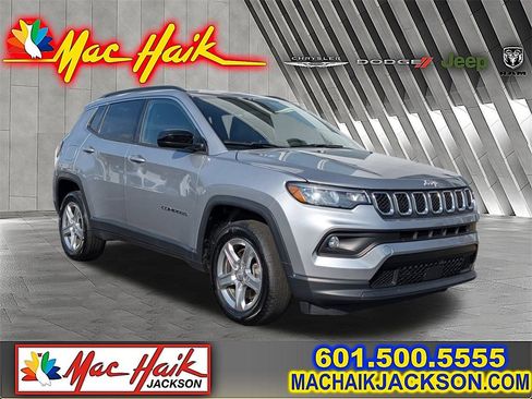 Used 2024 Jeep Compass Latitude image 1