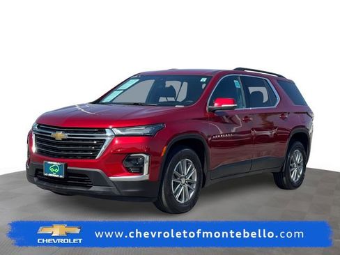 Certified 2023 Chevrolet Traverse LT FWD image 1