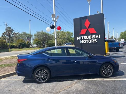 Used 2023 Nissan Altima 2.0 SR FWD image 2