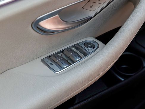 Used 2022 Mercedes-Benz E 350 4MATIC Sedan image 13