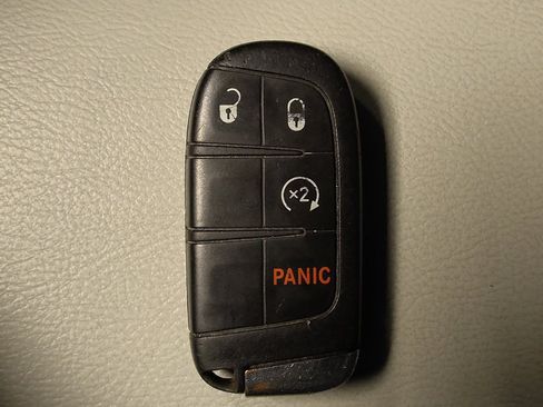 Used 2018 Jeep Compass Latitude w/ Popular Equipment Group FWD image 32