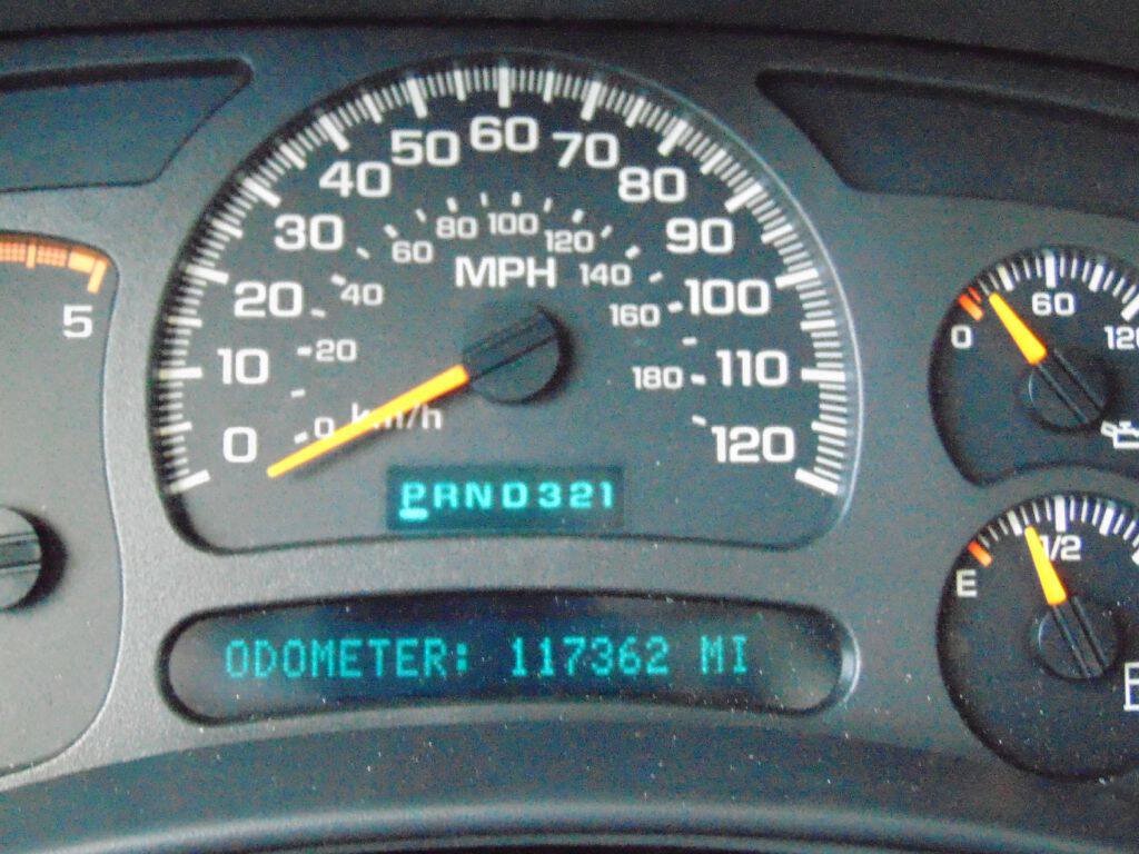 Used 2004 Chevrolet Silverado 2500 LS w/ Snow Plow Prep Package AWD/4WD image 38