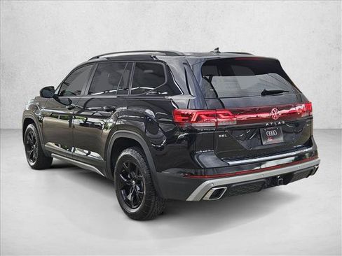 Used 2024 Volkswagen Atlas Peak Edition SEL AWD/4WD image 7