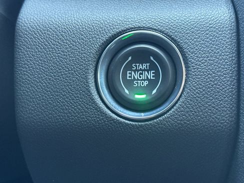 Used 2026 GMC Acadia Elevation w/ Elevation Premium Package FWD image 32